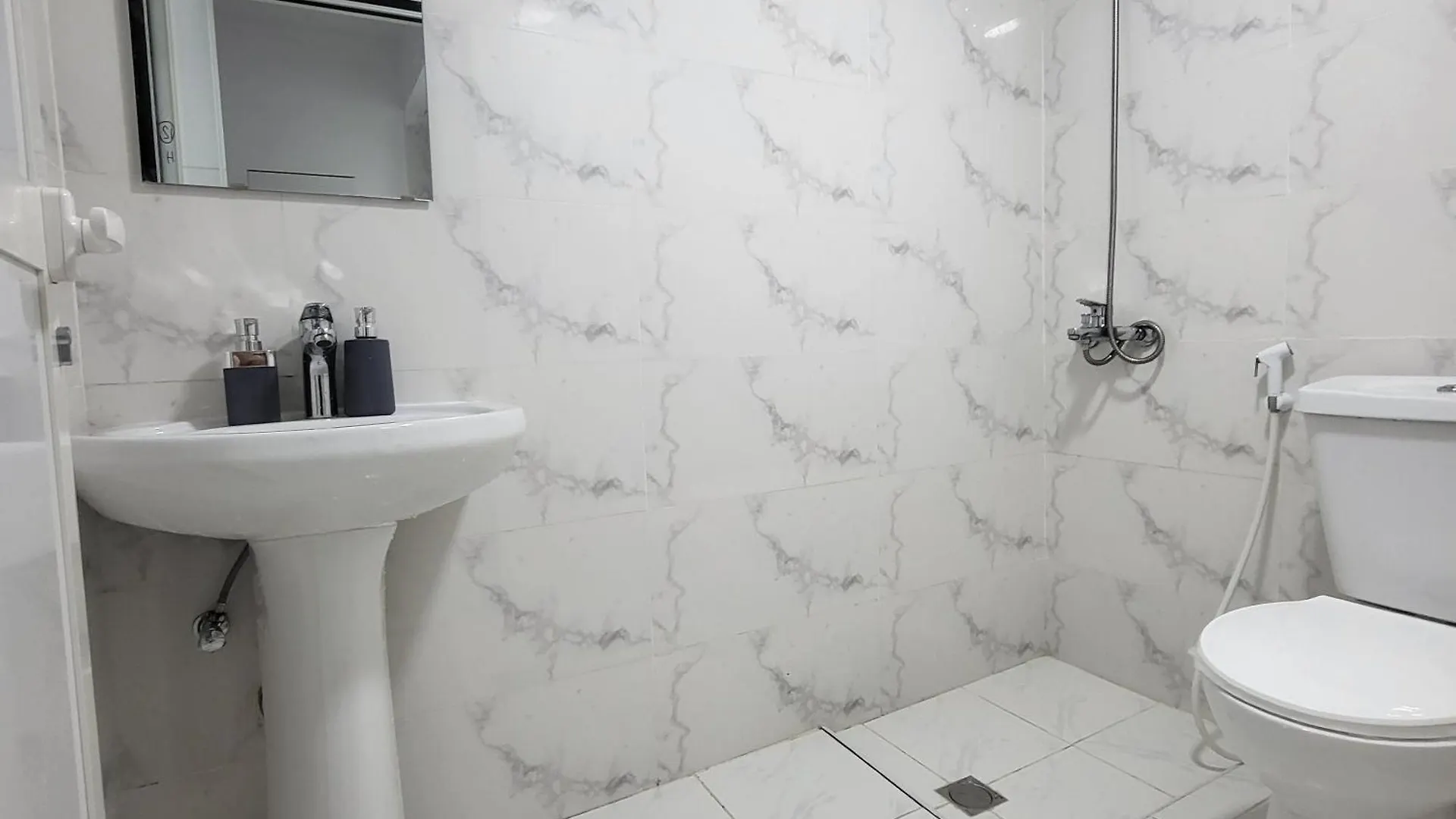 Blue Sky Full Studio Apartment أبو ظبي الإمارات العربية المتحدة